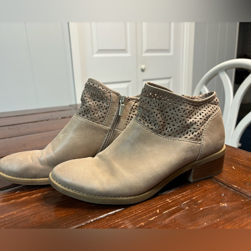 Size 9 Comfortiva booties for sale! Excellent used condition